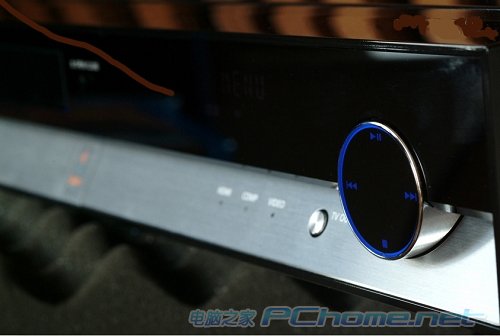 放入碟之后，用戶可在機(jī)身上即時(shí)按Play鍵來爭取讀碟時(shí)間。
