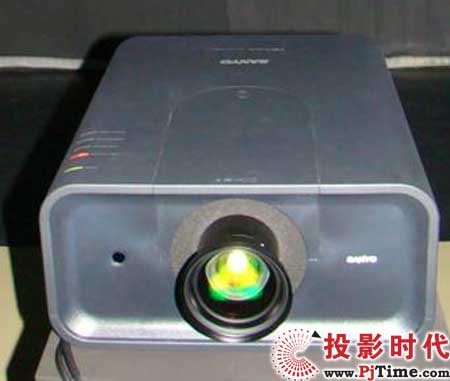 界首創(chuàng)4LCD投影機(jī)——三洋PLC-XP2000CL