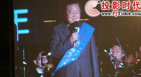 ����ͶӰ�C��������ͶӰ�������ݳ�