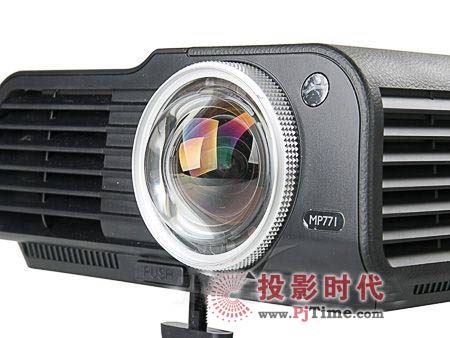 結(jié)合白板營(yíng)造互動(dòng)教學(xué)新體驗(yàn) 四大短焦教育投影對(duì)比分析