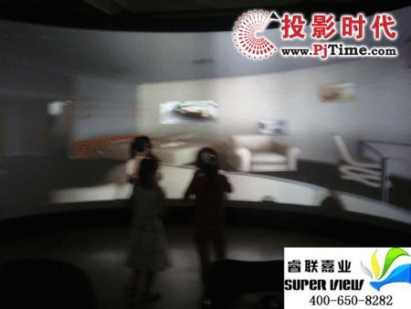 睿聯(lián)虛擬現(xiàn)實(shí)仿真兒童體驗(yàn)中心展廳為廣大學(xué)生開放
