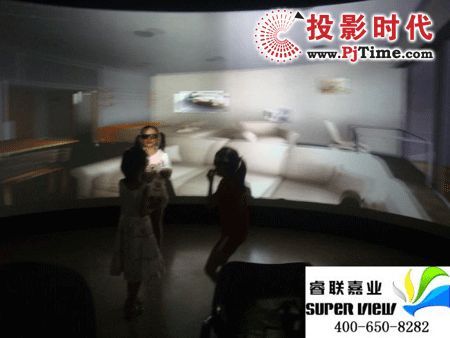 睿聯(lián)虛擬現(xiàn)實(shí)仿真兒童體驗(yàn)中心展廳為廣大學(xué)生開放