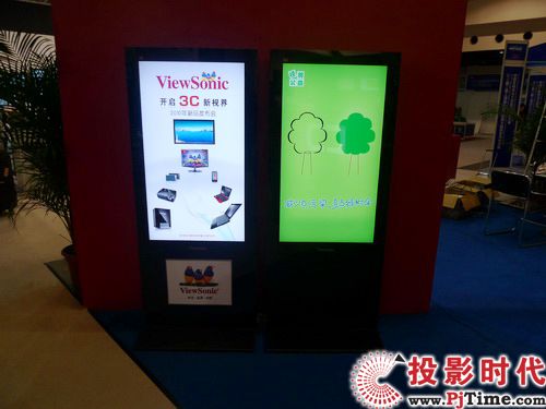 優(yōu)派還展示了專為廣告行業(yè)量身定制的優(yōu)派海報(bào)機(jī)