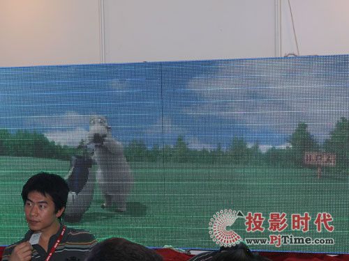 大屏幕視聽(tīng)展:華埠信維展示LED顯示屏