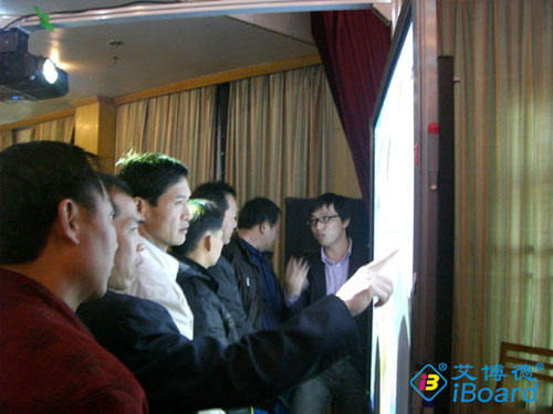 ��������Ӱװ��ڏV����ɫչ�L(f��ng)��