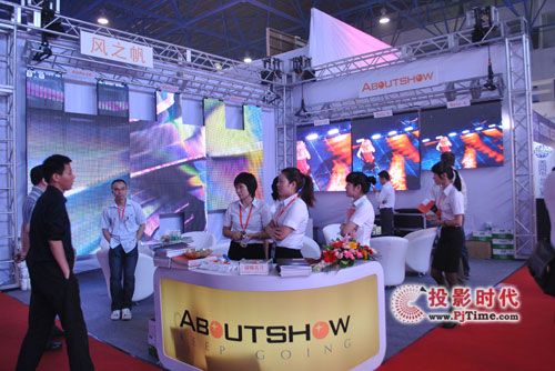 風之帆全彩動態(tài)顯示屏亮相PALM EXPO 2011