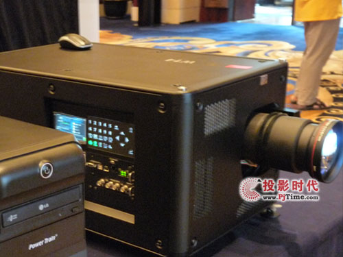 14000流明 Barco HDX-W14亮相上海