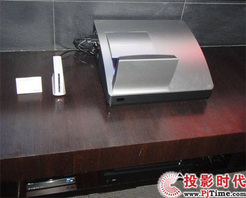 首款LED超短焦1080P投影機