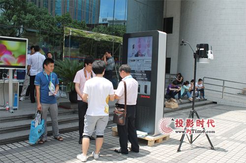 迅豹攜電子閱報(bào)欄出擊上海數(shù)字標(biāo)牌展