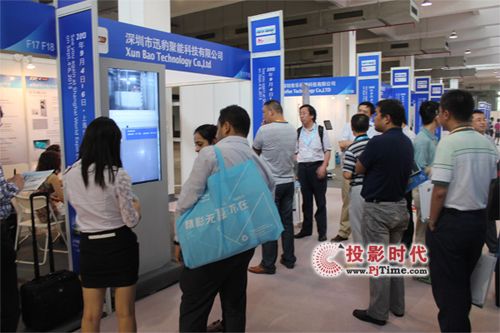 迅豹攜電子閱報(bào)欄出擊上海數(shù)字標(biāo)牌展