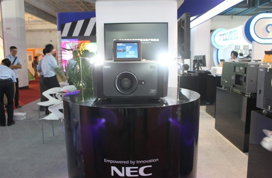 NEC全新一體化數(shù)字電影機(jī)NC900C