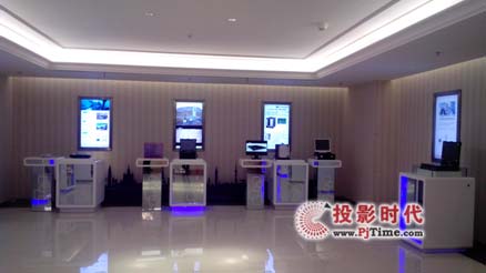 信頤數(shù)字標(biāo)牌助力研祥多媒體展示廳