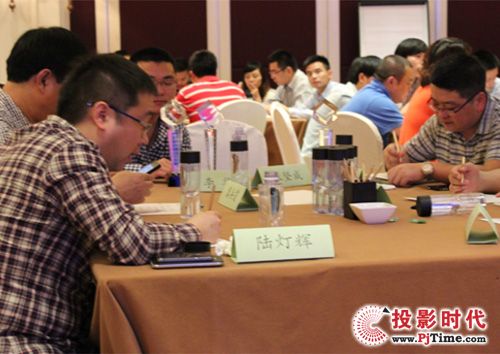 現(xiàn)場發(fā)言討論