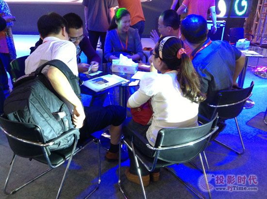 艾比森光電展位賓客滿堂