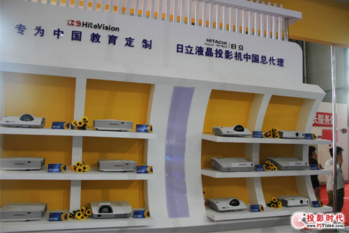 全球首款超寬屏短焦激光投影機(jī)亮相南昌普教展