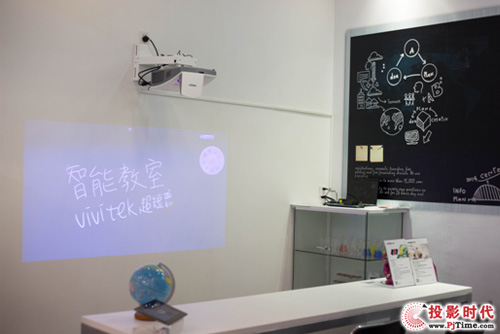 Vivitek(麗訊)超短焦投影機(jī)D755WTIR演示互動(dòng)教學(xué)