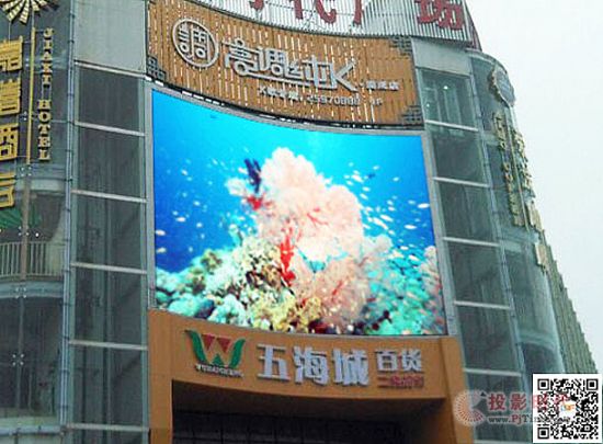 聯(lián)誠發(fā)P10戶外全彩顯示屏點(diǎn)亮嘉禧時代廣場