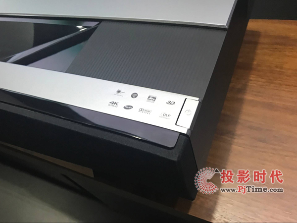 極米發(fā)布全球首款120英寸4K雙色激光無屏電視T1