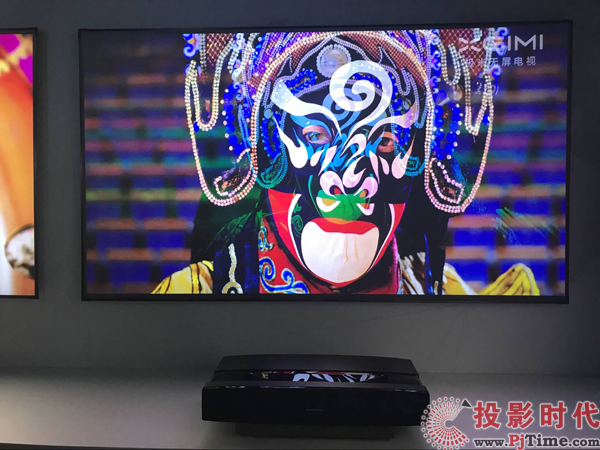 極米發(fā)布全球首款120英寸4K雙色激光無屏電視T1