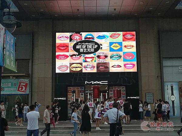 天津?yàn)I江道樂(lè)賓百貨戶外全彩顯示屏
