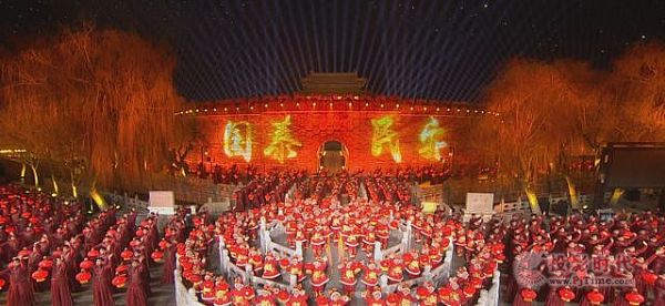 最恢弘的春晚舞臺(tái)：5500平震撼實(shí)景，146級(jí)泰山封禪