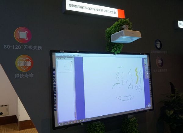 70-300寸畫面無極變換 長虹高亮激光工程機面市