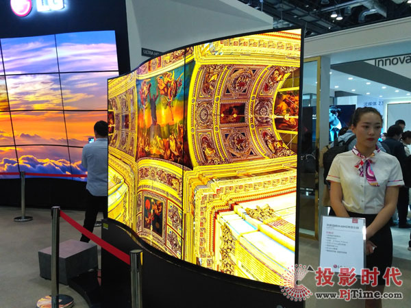 65EE5PC雙面曲面OLED標(biāo)牌顯示器