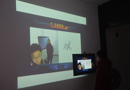 探訪郎酒集團(tuán)展廳：縱覽時間與空間的影像“長廊”