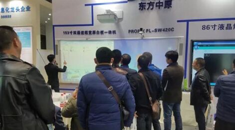 激光投影和交互平板誰才是教學顯示設備一哥