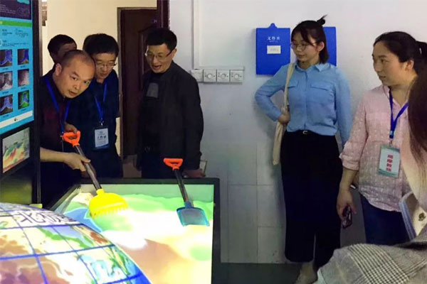 羿飛助力重慶初中地理教師優(yōu)質課大賽 盡展數字化課堂魅力