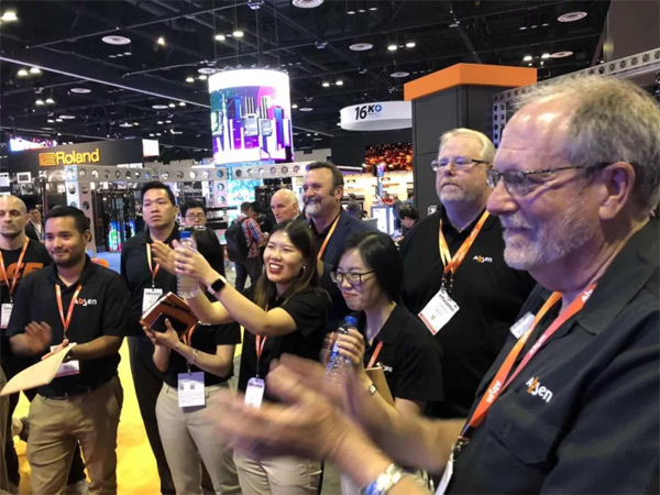 InfoComm USAɭrAVex߇x