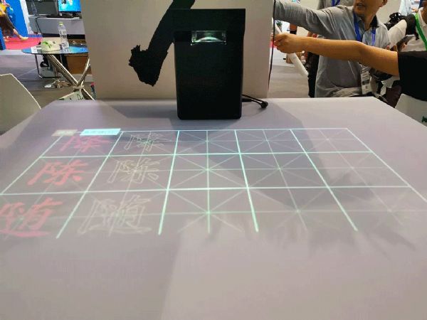 視美樂(lè)雙藍(lán)光激光投影首次亮相2019 InfoComm China