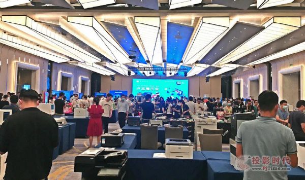 “合作共贏，陽光政購”飛利浦商顯產(chǎn)品亮相2021年萬翔網(wǎng)商產(chǎn)品展示會
