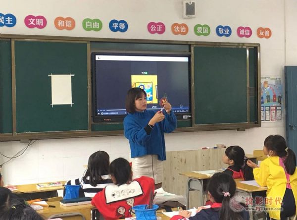 希沃錄播開展“專遞課堂” 黎老師的美術(shù)課