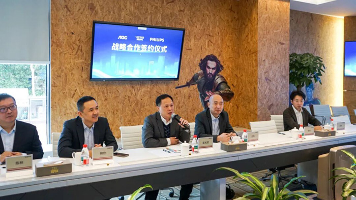 ����+��(y��ng)�ã����@�cAOC���w����(li��n)�ϴ�ͨTFT-Micro LED���֮·