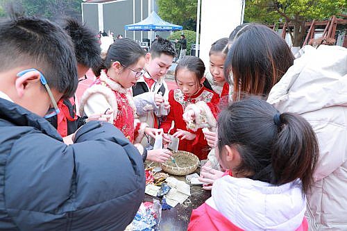 ��Ԫ�������A���³̡�  �ɶ���֥�����t(y��)�^������Ȫ���A�|ɽ�W(xu��)У�Ļ�ʢ��