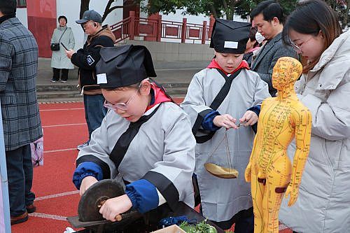 ��Ԫ�������A���³̡�  �ɶ���֥�����t(y��)�^������Ȫ���A�|ɽ�W(xu��)У�Ļ�ʢ��