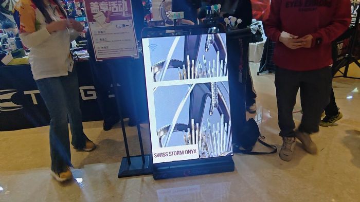 �w�S�c�Ƽ�����ײ���~�J���LED���c(di��n)�����������w�SȺӢ��(hu��)